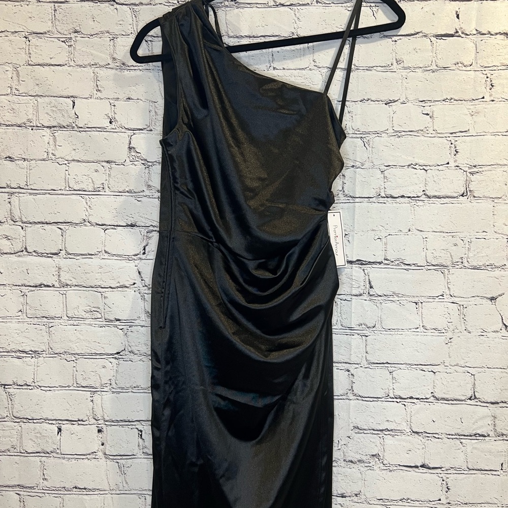 Elegant Black One-Shoulder Dress